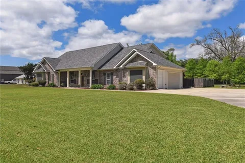 $675,000 | 212 Cedar Grove Lane, Belle Chasse, LA 70037