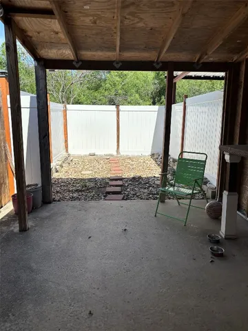 a view of entryway with wooden fence