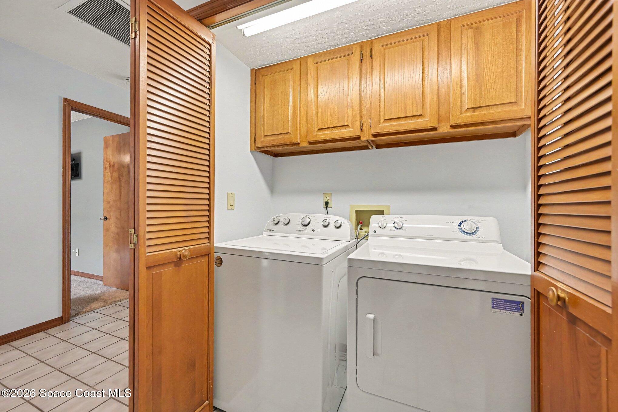 899 Ridge Lake Drive Melbourne, FL 32940 - Photo 22 of 34 a utility room with dryer and washer