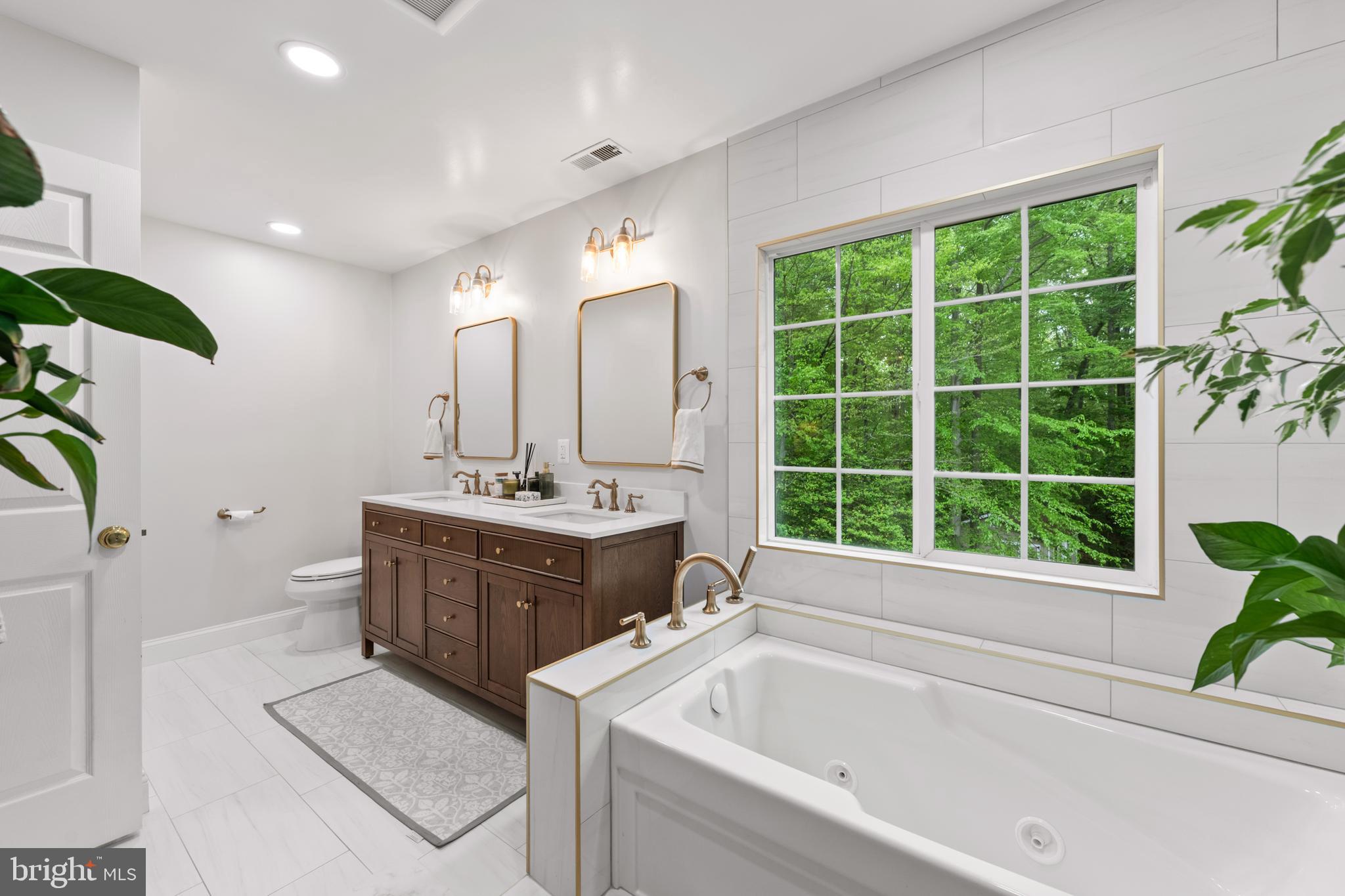 7362 Clifton Road Clifton, VA 20124 - Photo 21 of 53 a bathroom with a tub a sink and mirror
