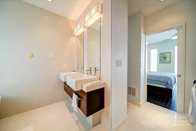 a en suite bathroom with a sink and a mirror