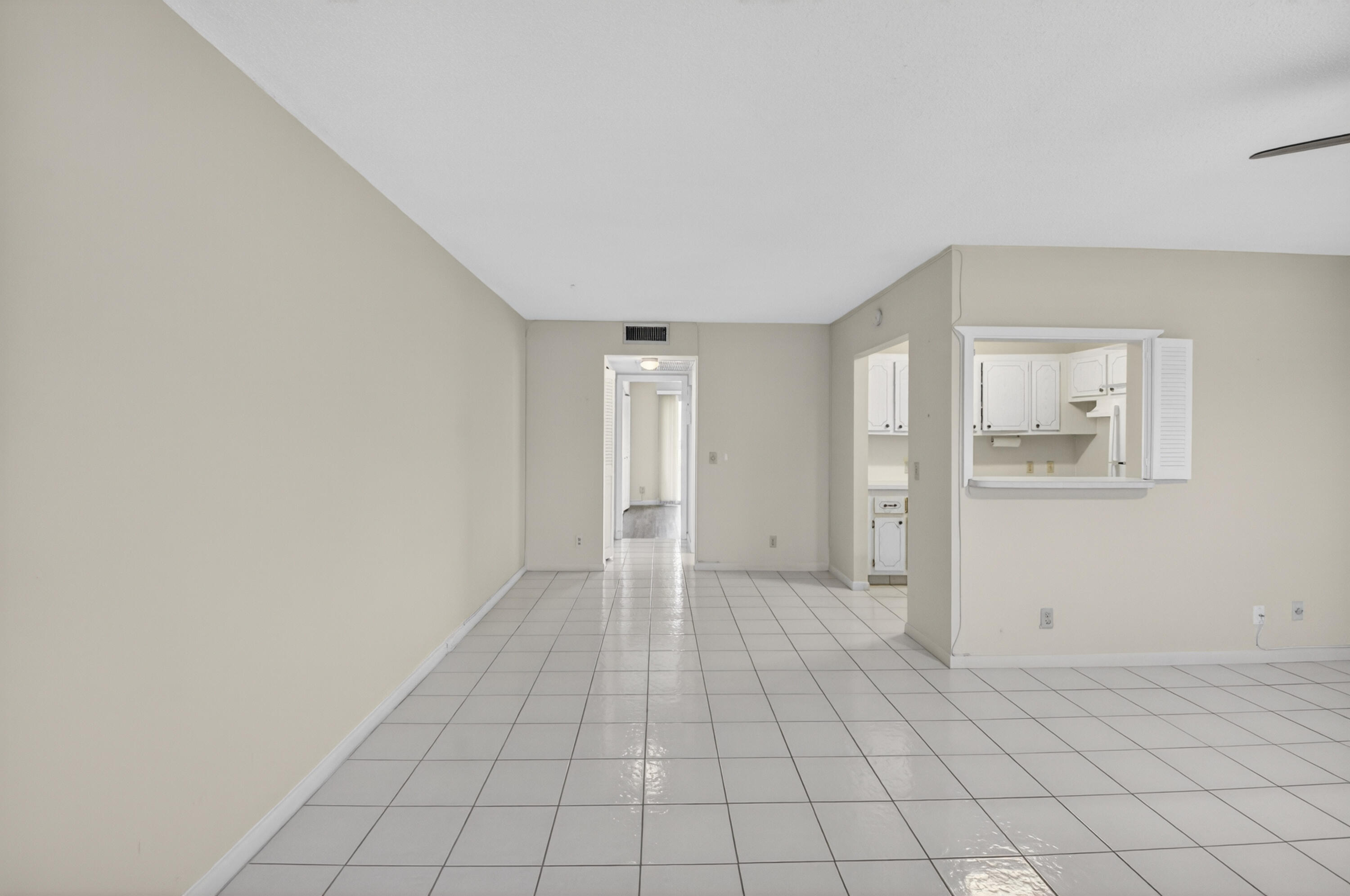 474 Mansfield K Boca Raton, FL 33434 - Photo 2 of 9 Living Room