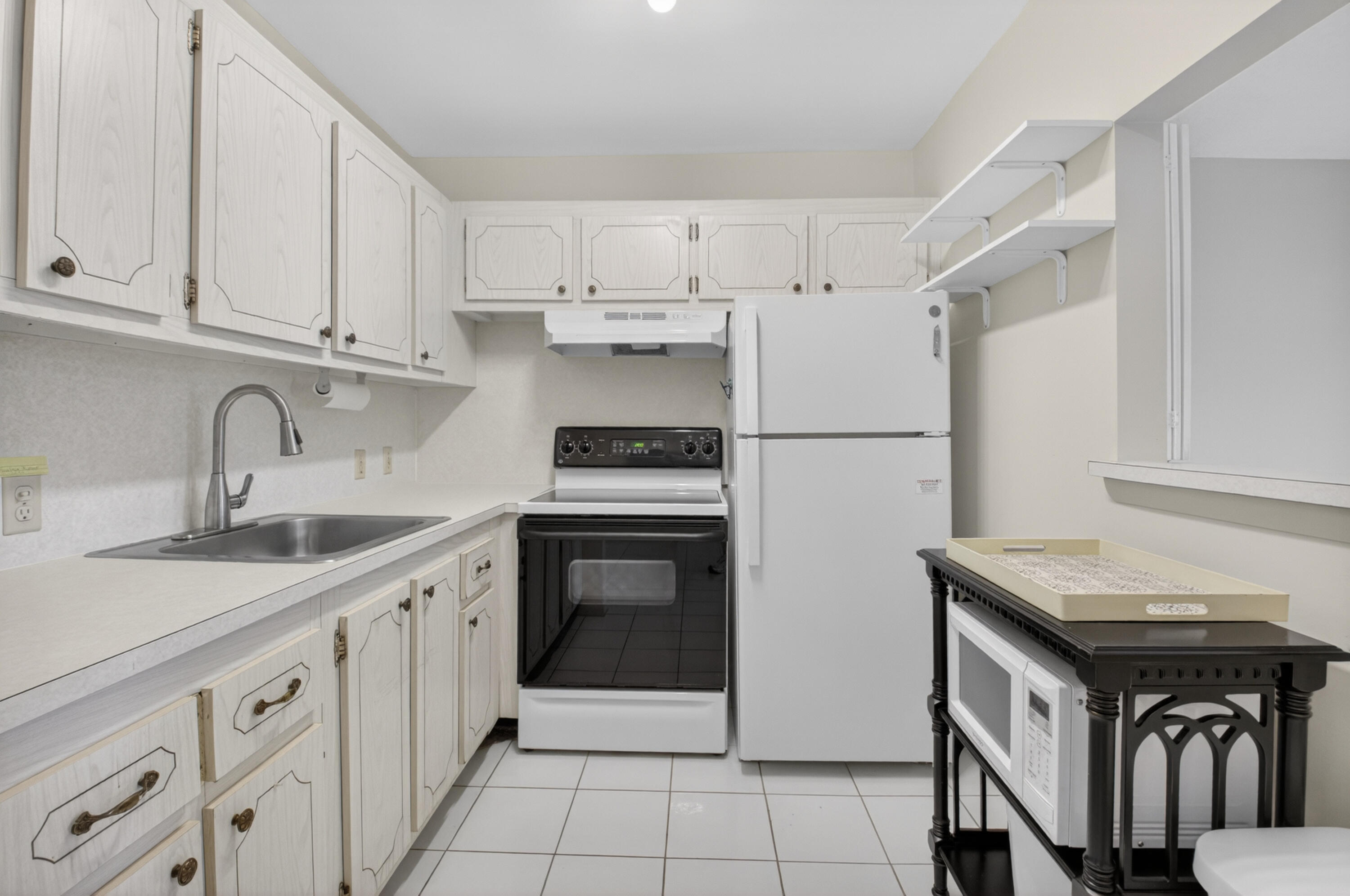 474 Mansfield K Boca Raton, FL 33434 - Photo 4 of 9 Kitchen