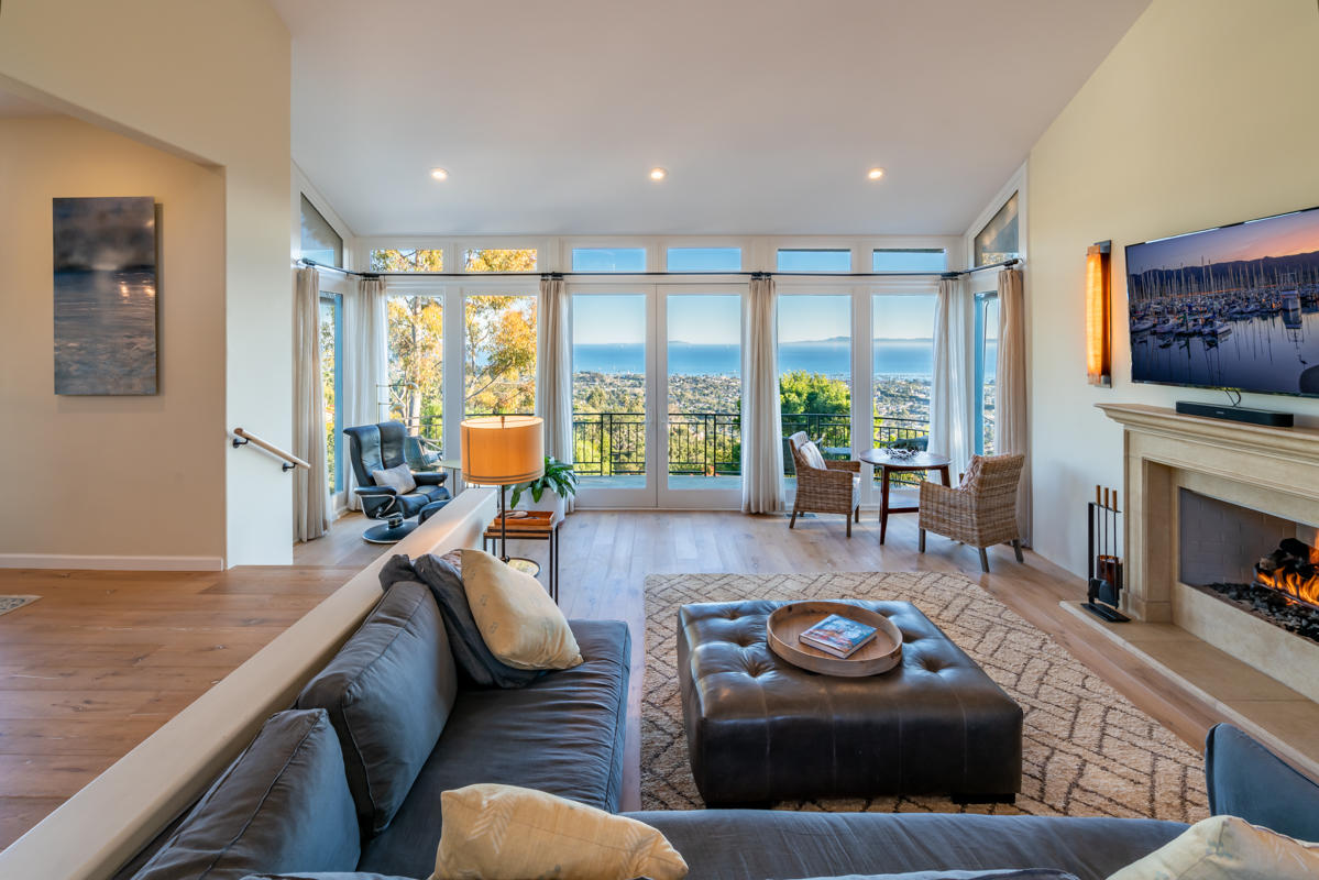 280 Loma Media Road Santa Barbara, CA 93103 - Photo 17 of 67 Living - 280 Loma Media SB 93103