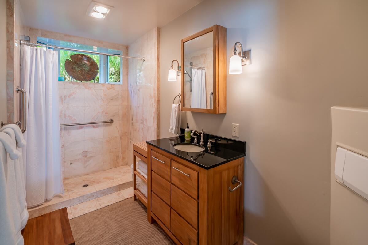 280 Loma Media Road Santa Barbara, CA 93103 - Photo 33 of 67 Bath 1 - 280 Loma Media SB 93103