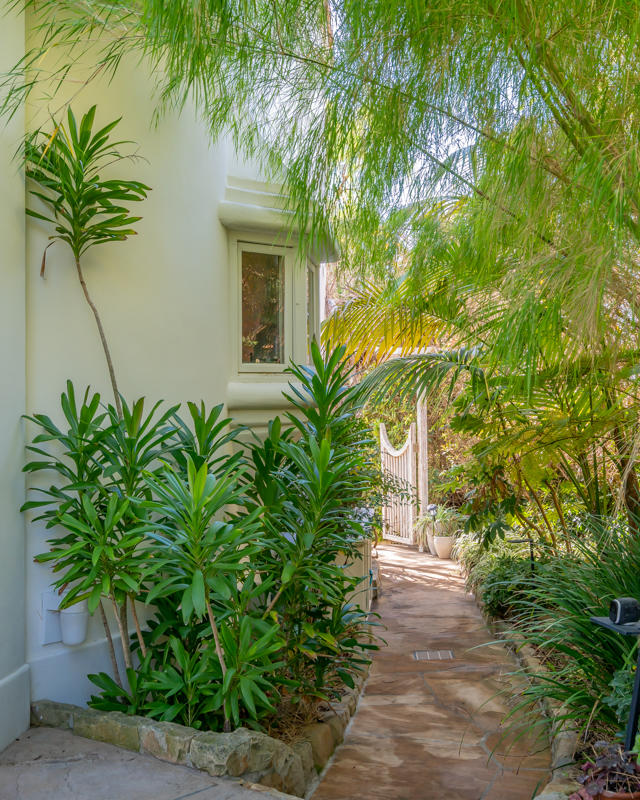 280 Loma Media Road Santa Barbara, CA 93103 - Photo 58 of 67 Walkway at Entry - 280 Loma Media SB