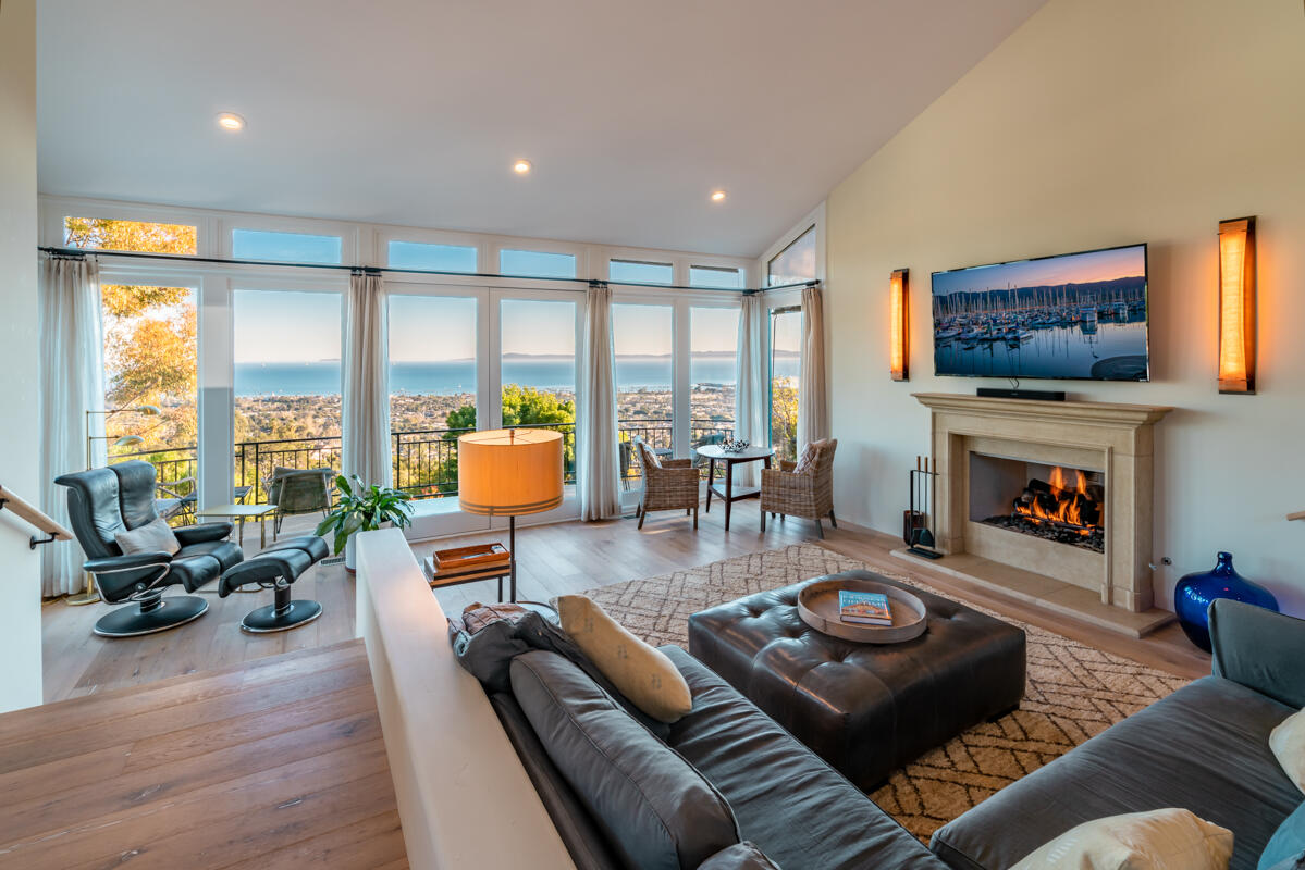 280 Loma Media Road Santa Barbara, CA 93103 - Photo 6 of 67 Living View - 280 Loma Media SB 93103
