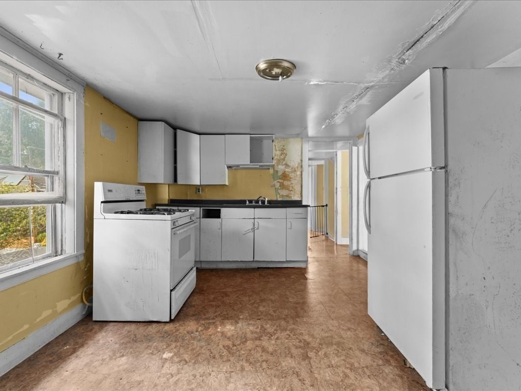 13 Hamilton Street Framingham, MA 01701 - Photo 17 of 37