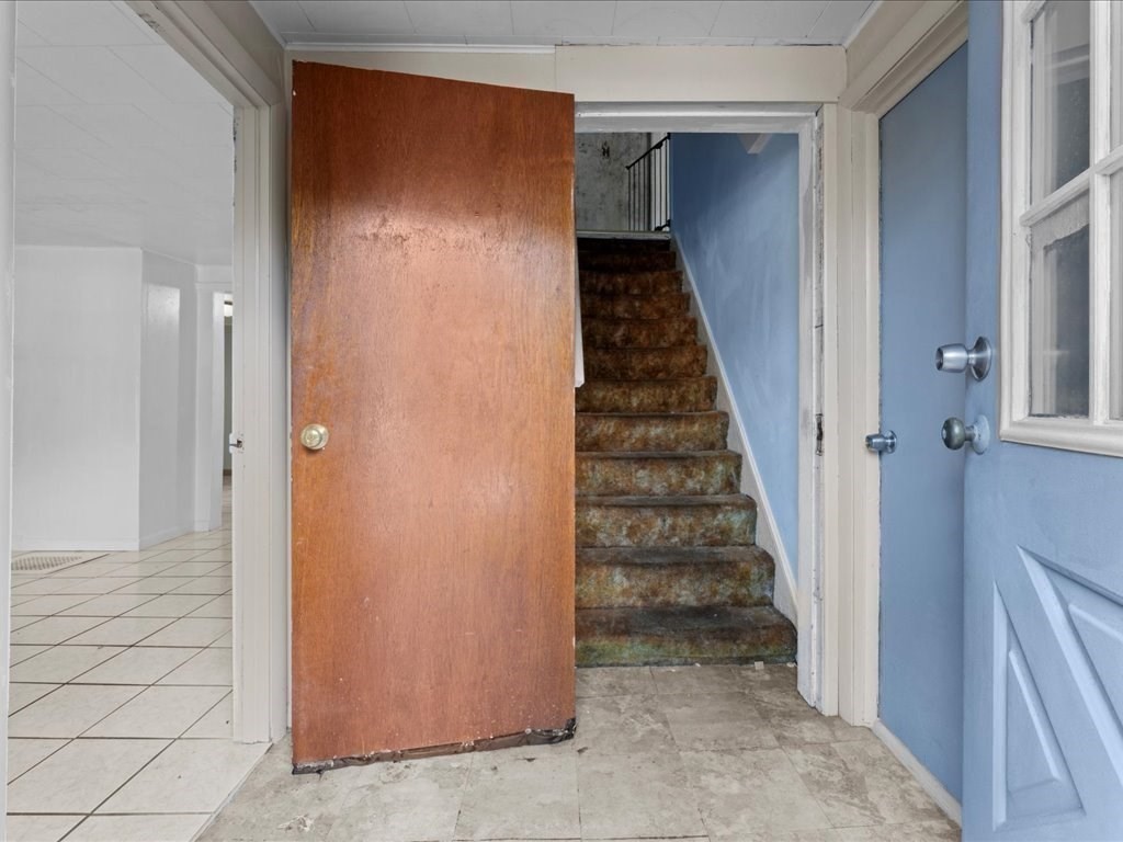 13 Hamilton Street Framingham, MA 01701 - Photo 4 of 37