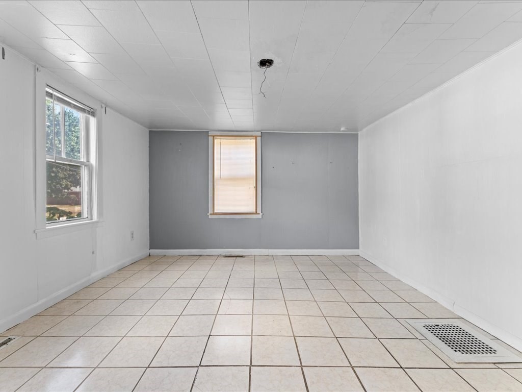 13 Hamilton Street Framingham, MA 01701 - Photo 5 of 37