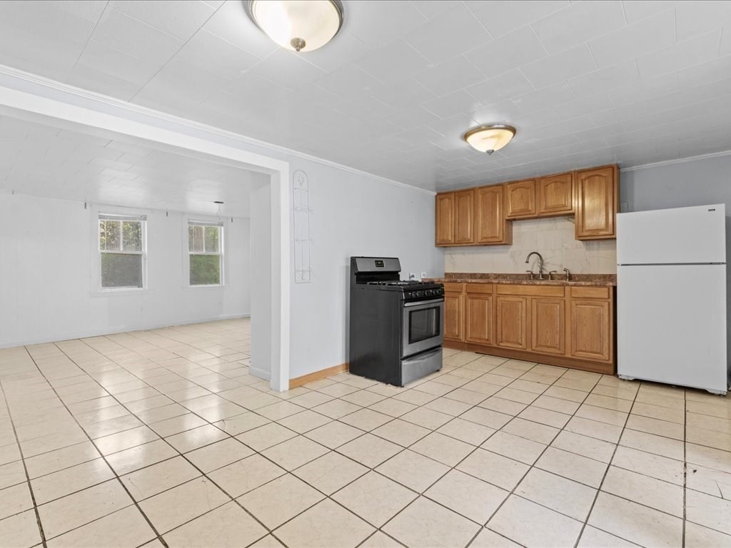 13 Hamilton Street Framingham, MA 01701 - Photo 6 of 37