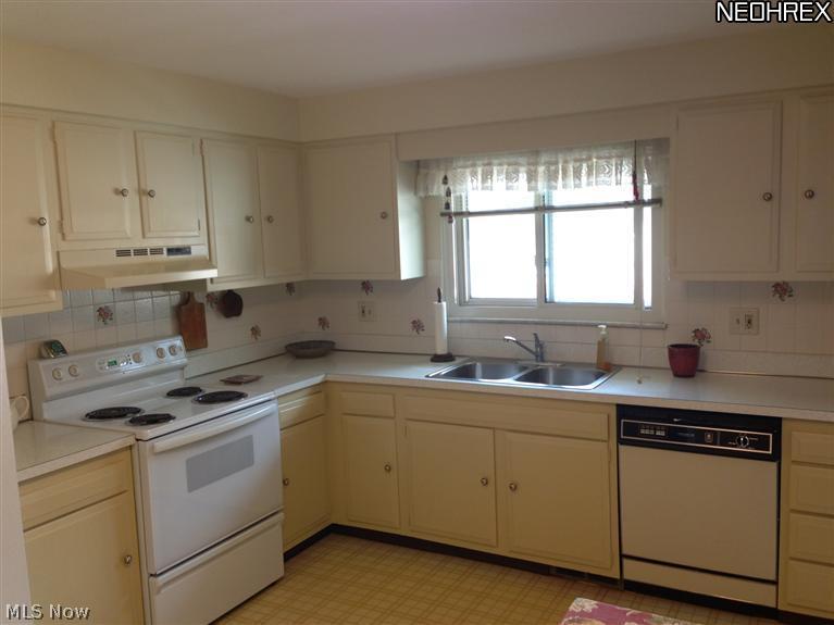 6472 State Road, Unit J17 Parma, OH 44134 - Photo 8 of 23