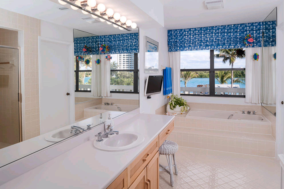 3188 Cove Road Jupiter, FL 33469 - Photo 5 of 15 Master Bathroom