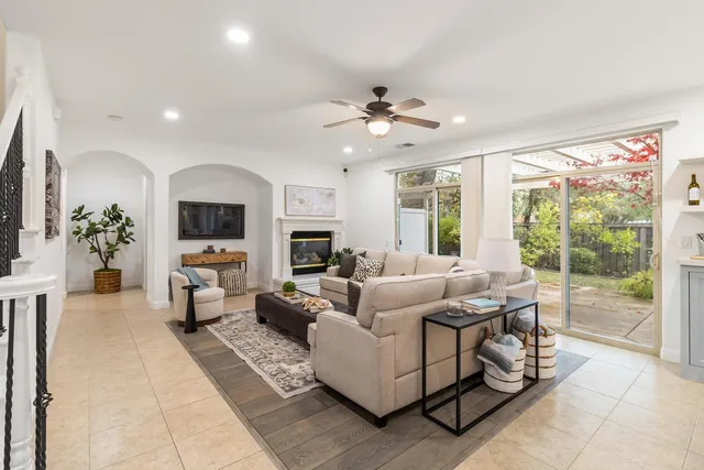 $1,245,000 | 945 Sierra Park Lane, Sacramento, CA 95864