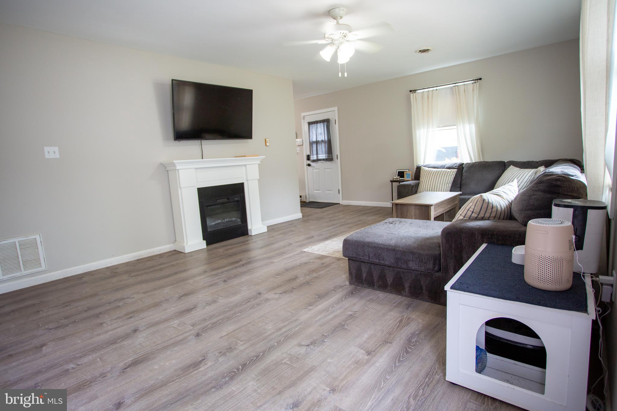 5649 Shady Side Road Churchton, MD 20733 - Photo 4 of 36