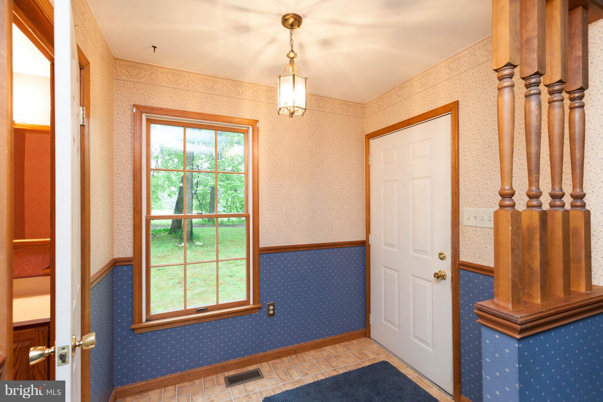 3550 Picnic Grove Road Manchester, MD 21102 - Photo 9 of 30 Foyer 2