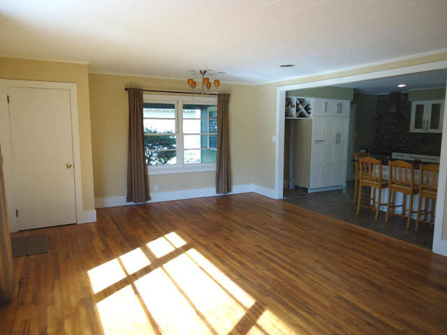 208 North Ingleside Street Fairhope, AL 36532 - Photo 8 of 17 Dining & Living Area