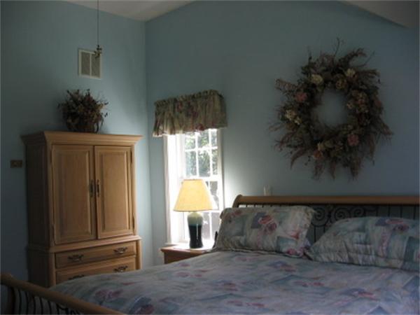 35 Easter Brook Road Lunenburg, MA 01462 - Photo 21 of 27 a living room with a couch and a potted plant