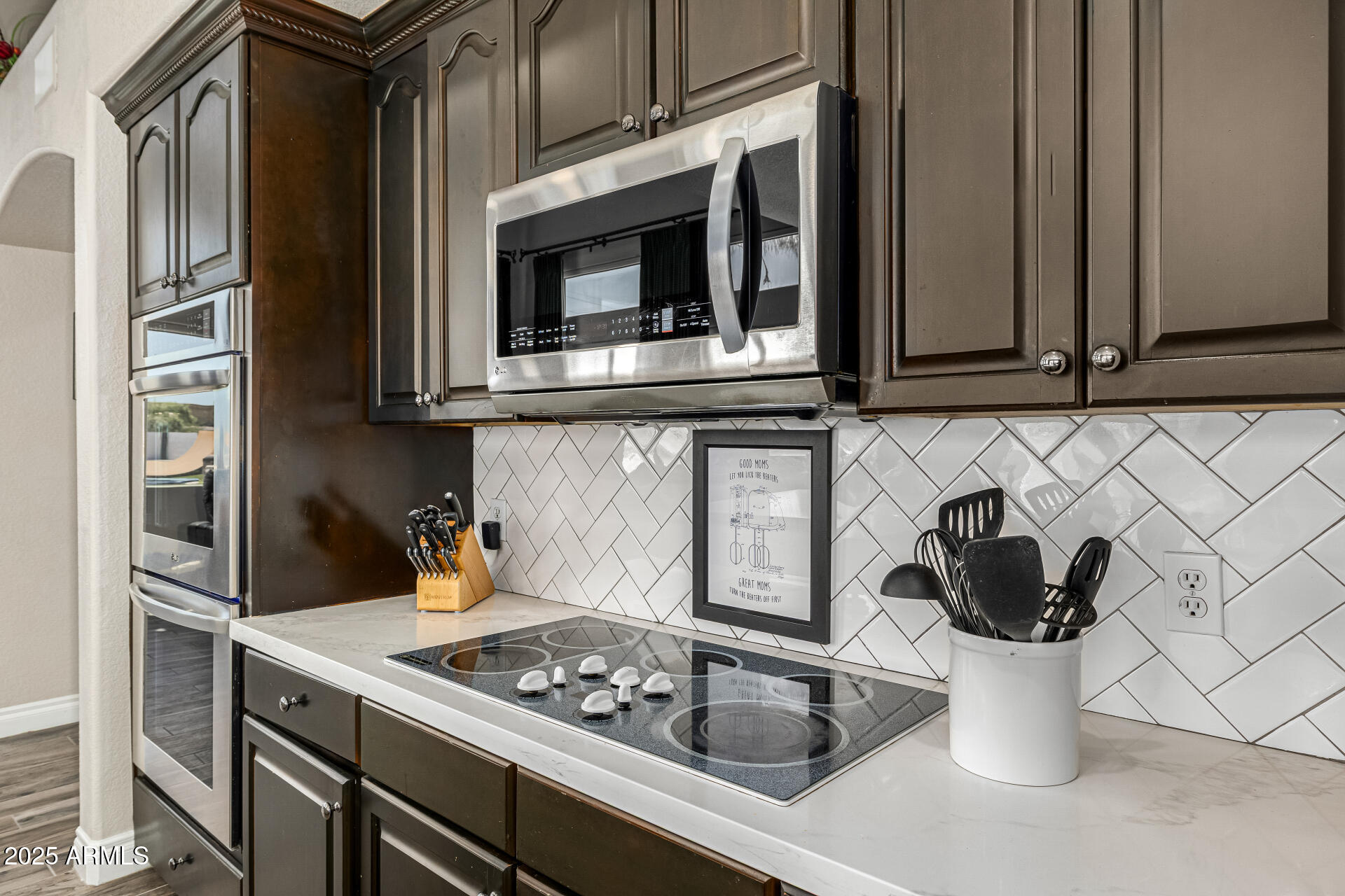 1517 South Arroya Circle Mesa, AZ 85206 - Photo 33 of 111 a kitchen with a stove and a microwave