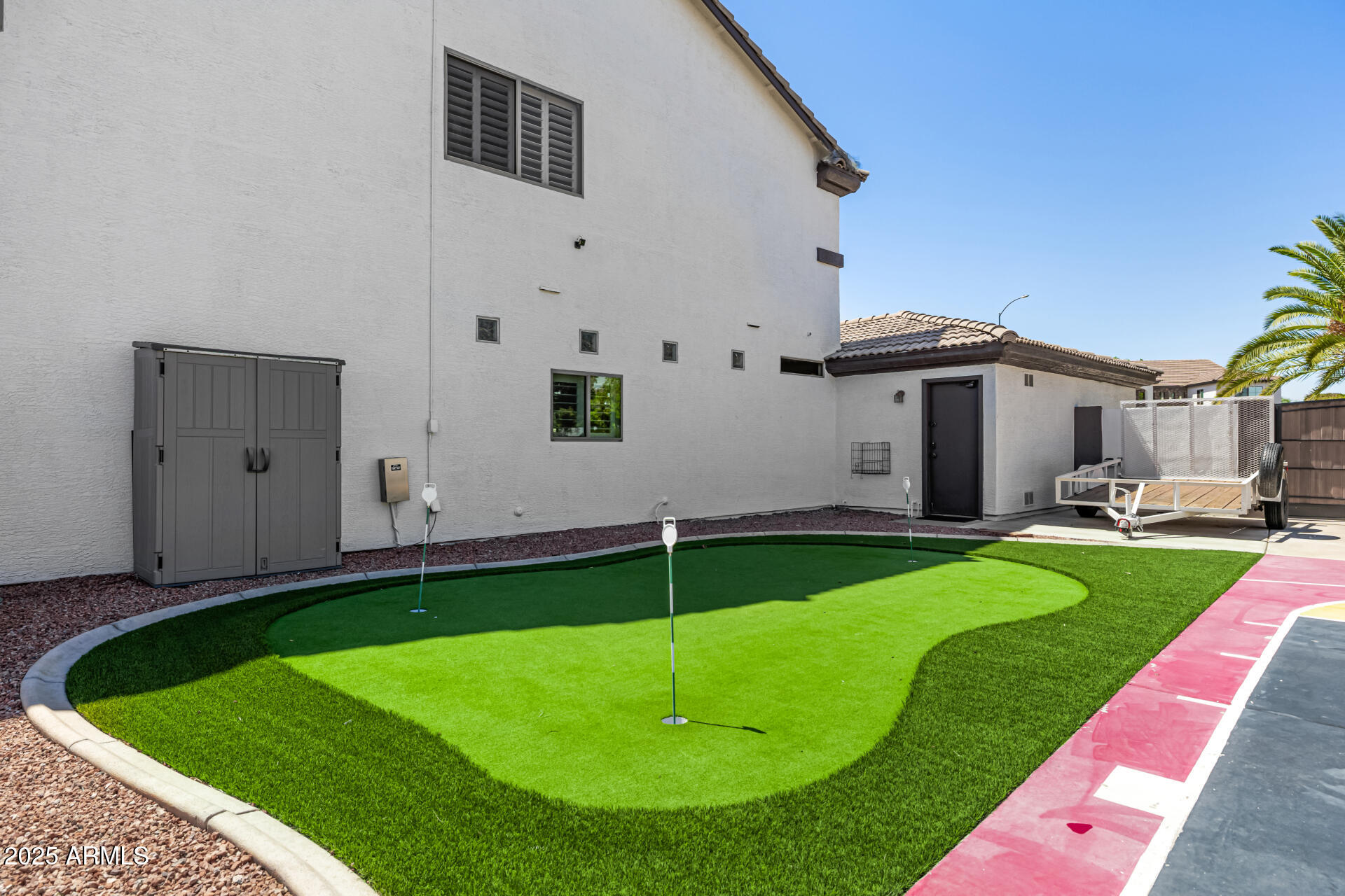 1517 South Arroya Circle Mesa, AZ 85206 - Photo 94 of 111 a house with garden in front of it