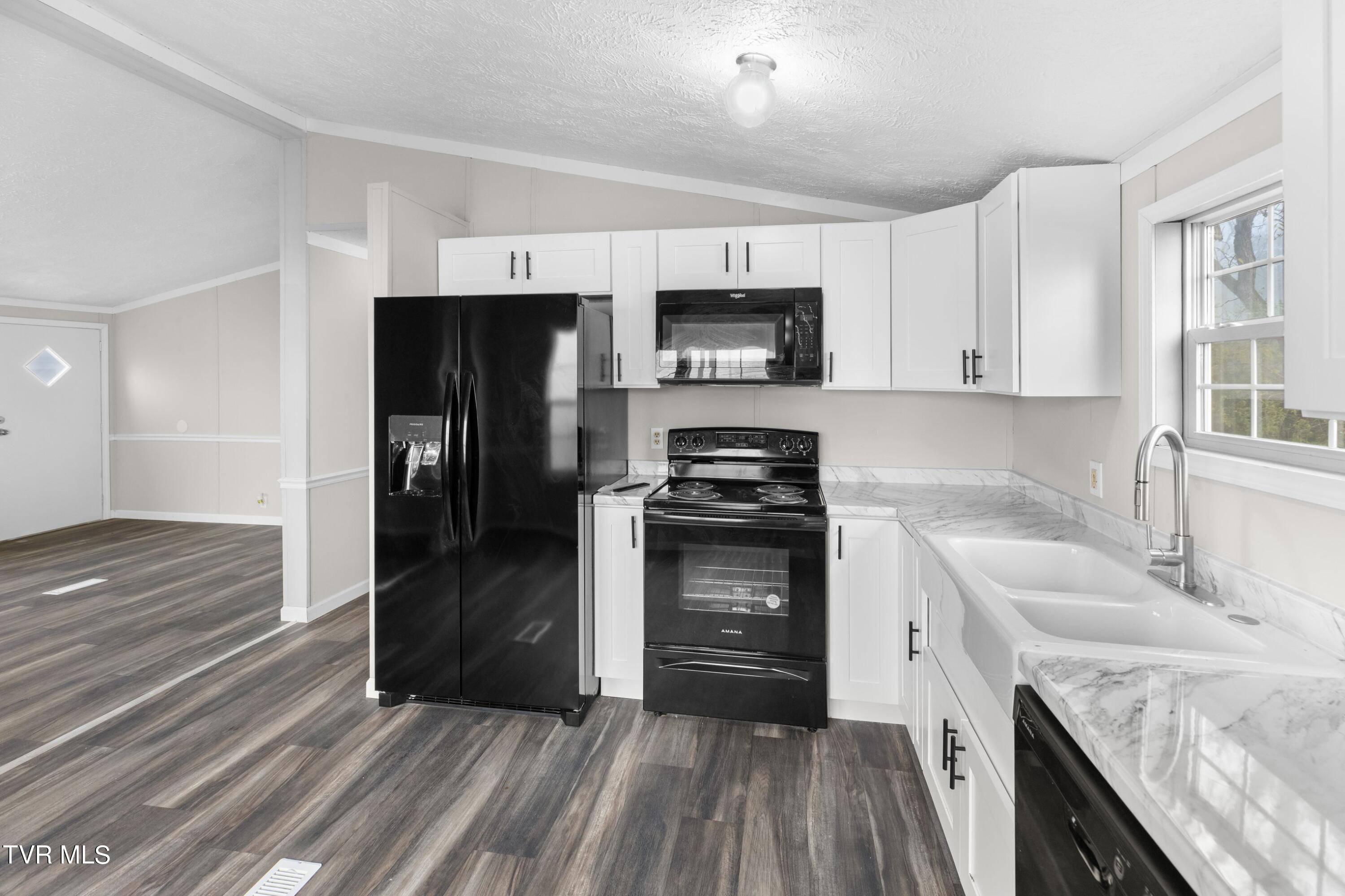386 Barker Road New Tazewell, TN 37825 - Photo 8 of 20 DL5A2849.jpg-SMALL