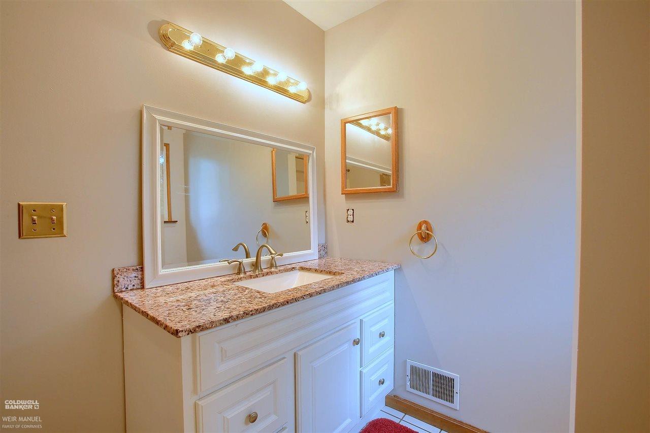 1570 South Boulevard Rochester, MI 48309 - Photo 13 of 24