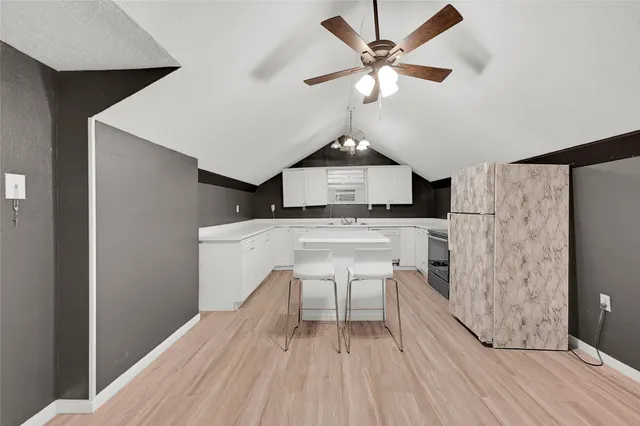 $700 | 310 North Rock Island Street, Unit 4, Angleton, TX 77515