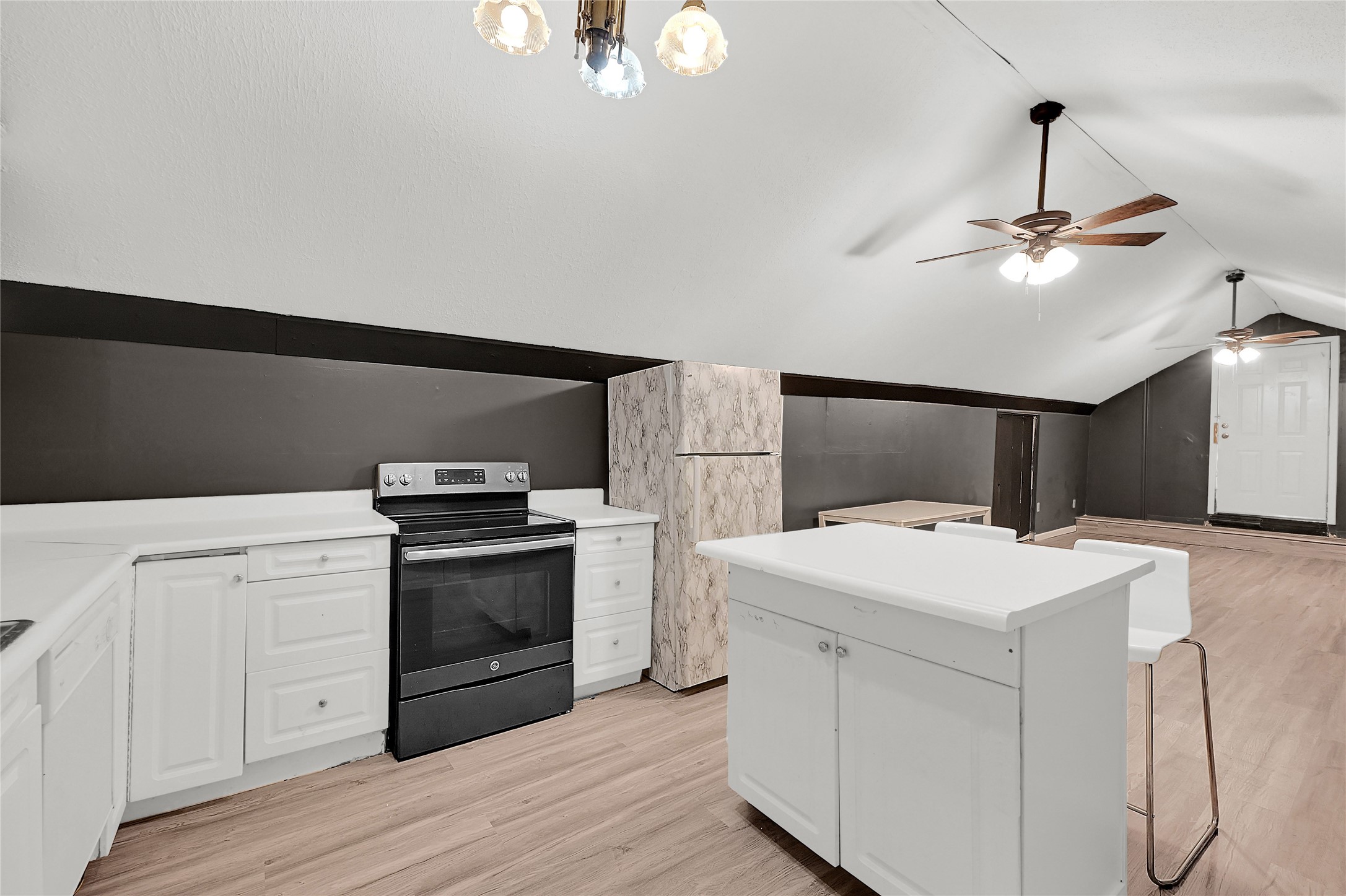 310 North Rock Island Street, Unit 4 Angleton, TX 77515 - Photo 5 of 17