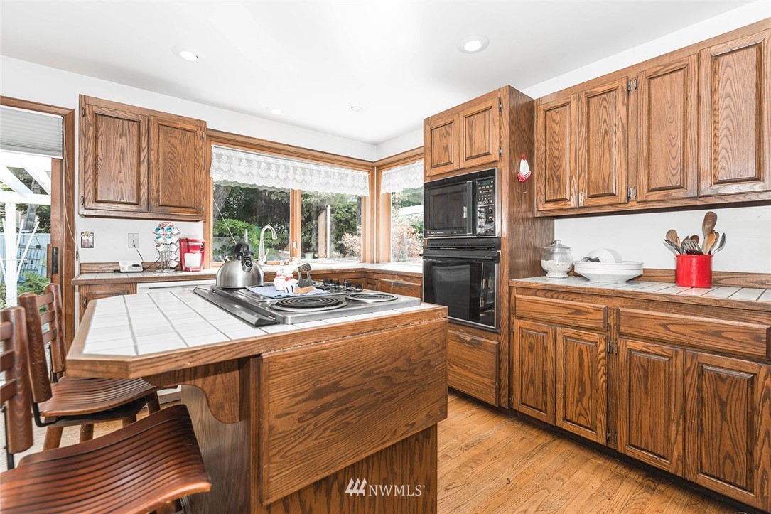 6402 137th Place Southwest Edmonds, WA 98026 - Photo 8 of 24 Gallery Image 8