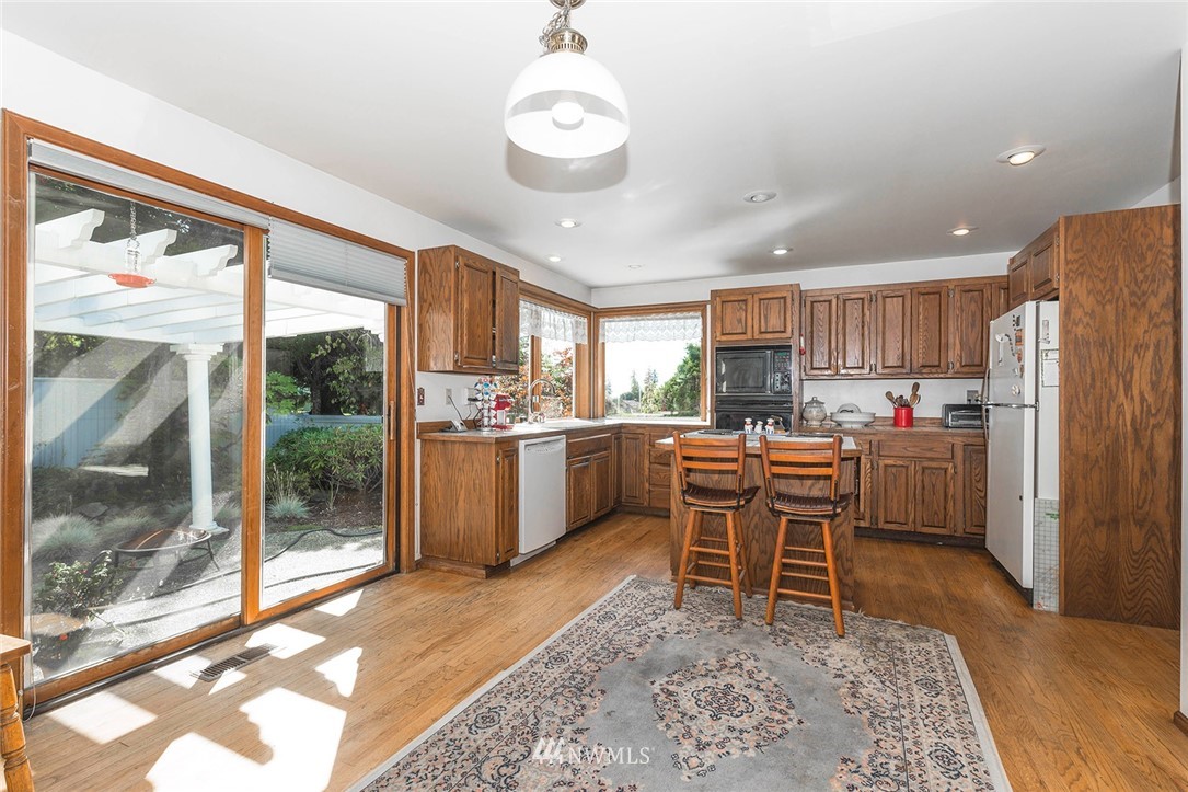 6402 137th Place Southwest Edmonds, WA 98026 - Photo 9 of 24 Gallery Image 9