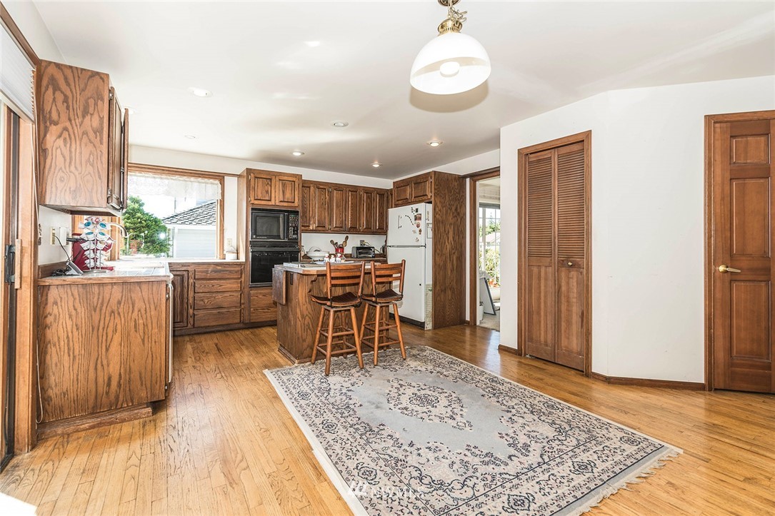 6402 137th Place Southwest Edmonds, WA 98026 - Photo 10 of 24 Gallery Image 10