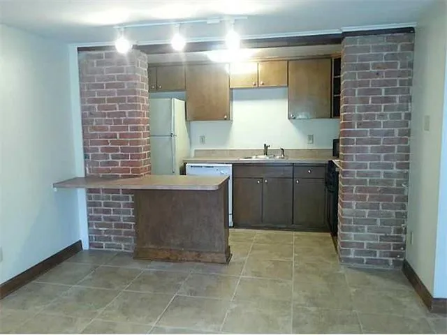 $1,000 | 3116 Prytania Street, Unit 5, New Orleans, LA 70115