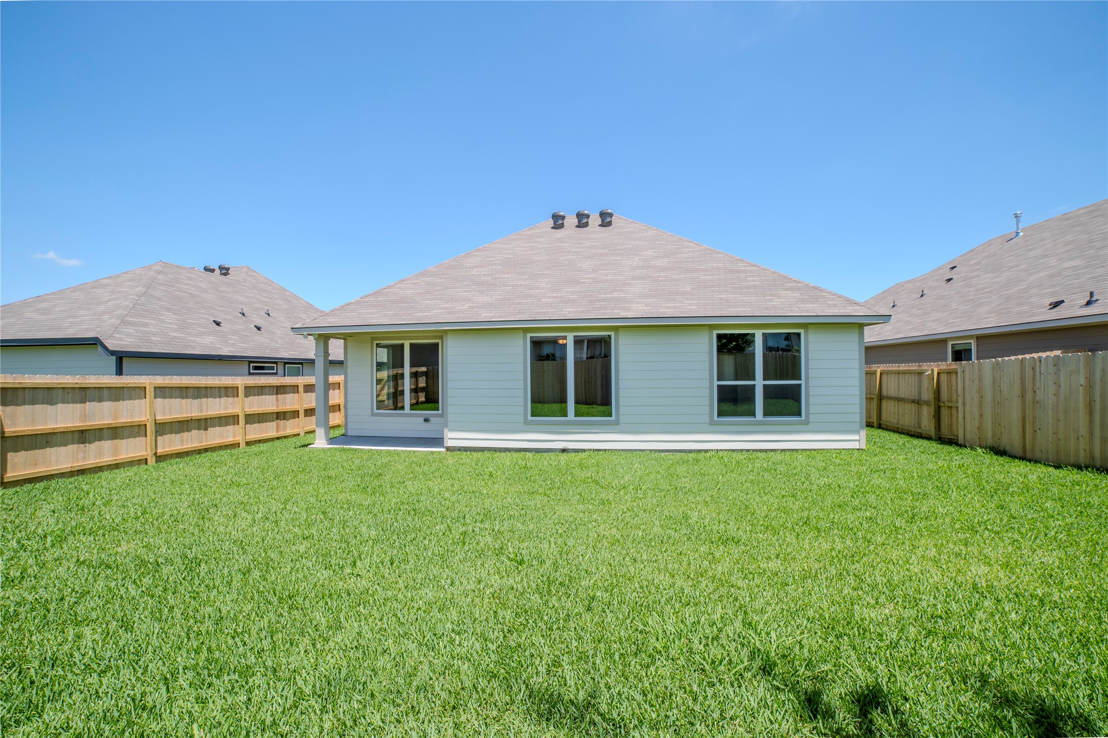 1402 Lk Rdg Drive Brenham, TX 77833 - Photo 34 of 35 a front view of a house with a garden
