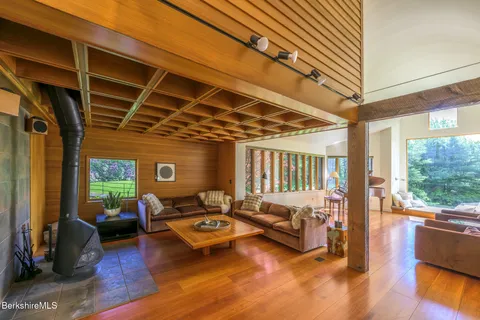 $4,500,000 | 729 Hewins Street, Sheffield, MA 01257