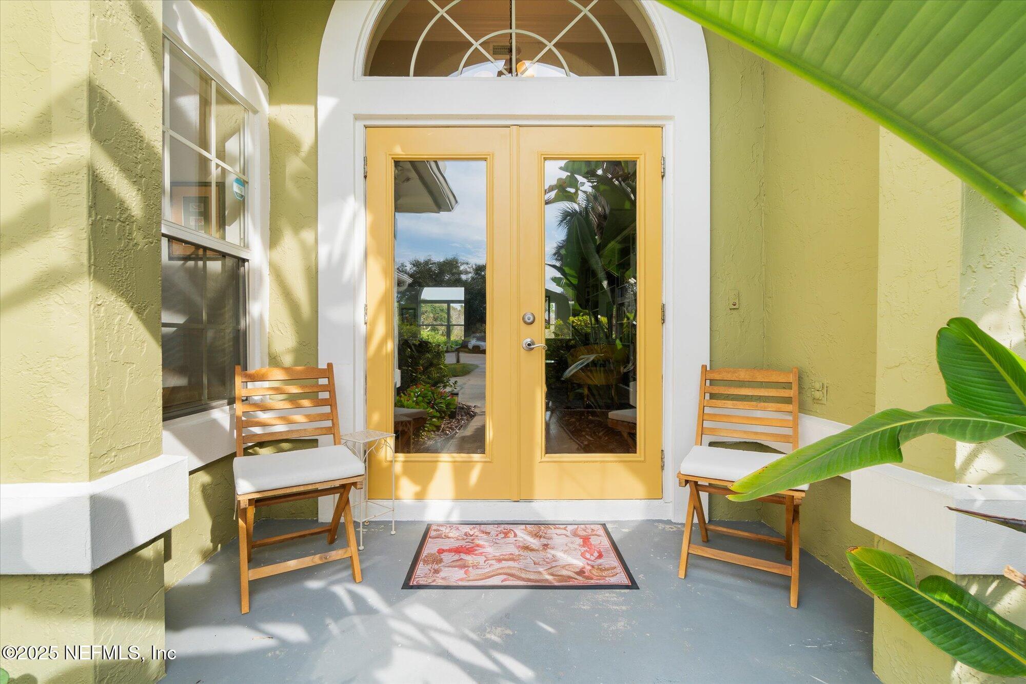 606 Teeside Court St. Augustine, FL 32080 - Photo 3 of 47 a bathroom with a tub and a view of chair