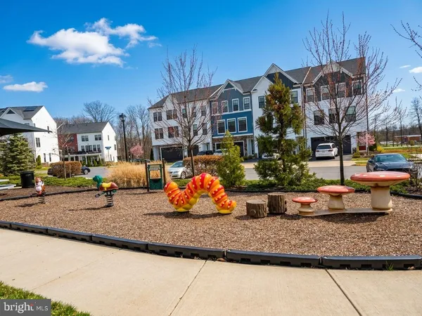 $3,800 | 25470 Hartland Orchard Terrace, Chantilly, VA 20152