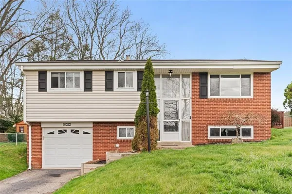 $325,000 | 4052 Crestwood Drive, Gibsonia, PA 15044