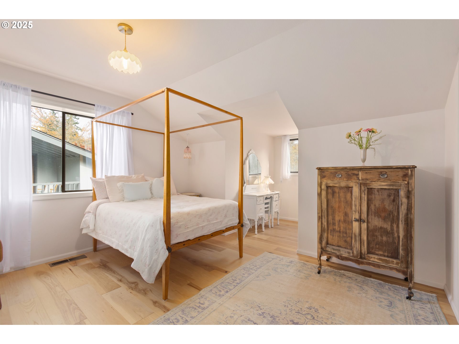 1750 Tabor Street Eugene, OR 97401 - Photo 29 of 48 Bedroom