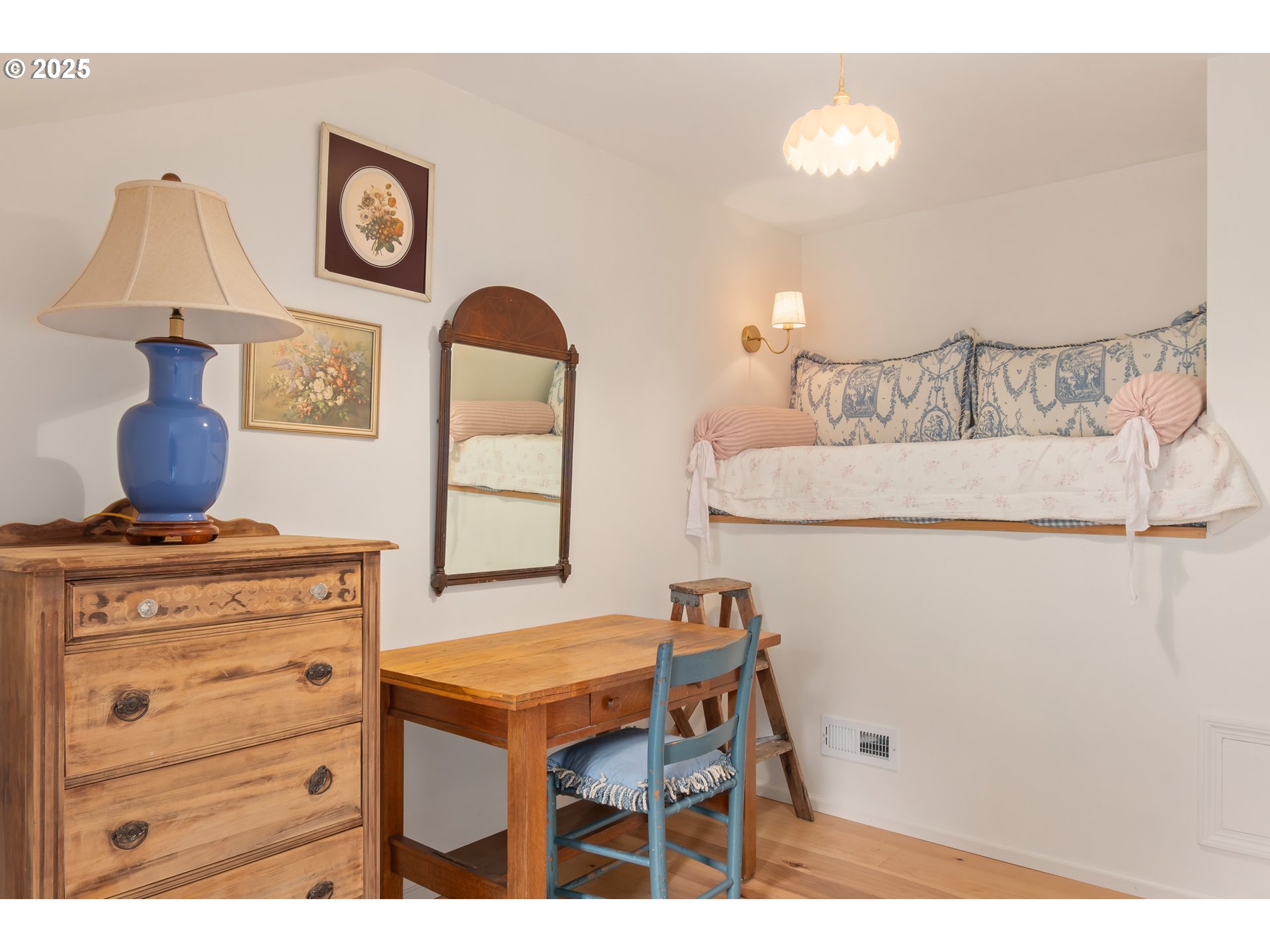 1750 Tabor Street Eugene, OR 97401 - Photo 32 of 48 Bedroom