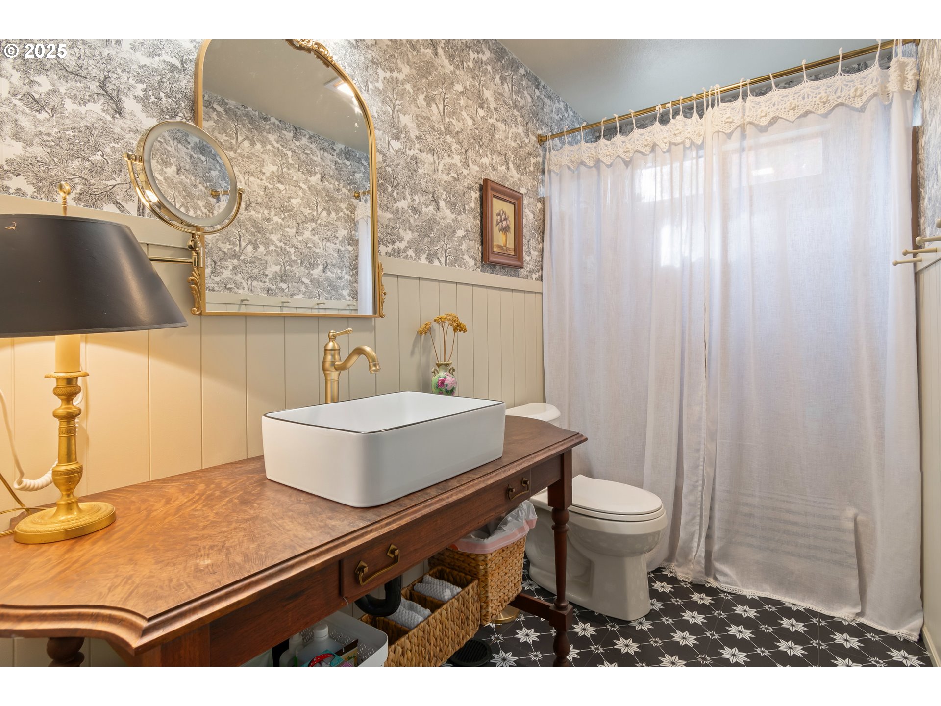 1750 Tabor Street Eugene, OR 97401 - Photo 37 of 48 Bathroom