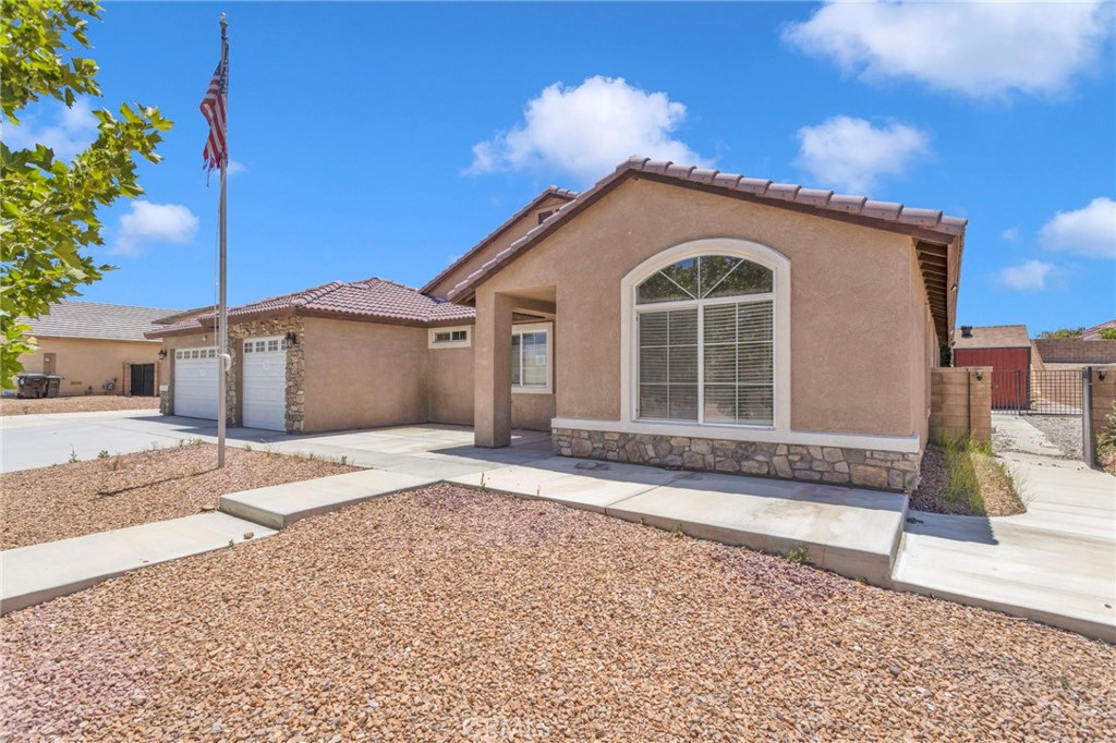 17877 Cabazon Road Apple Valley, CA 92307 - Photo 8 of 41