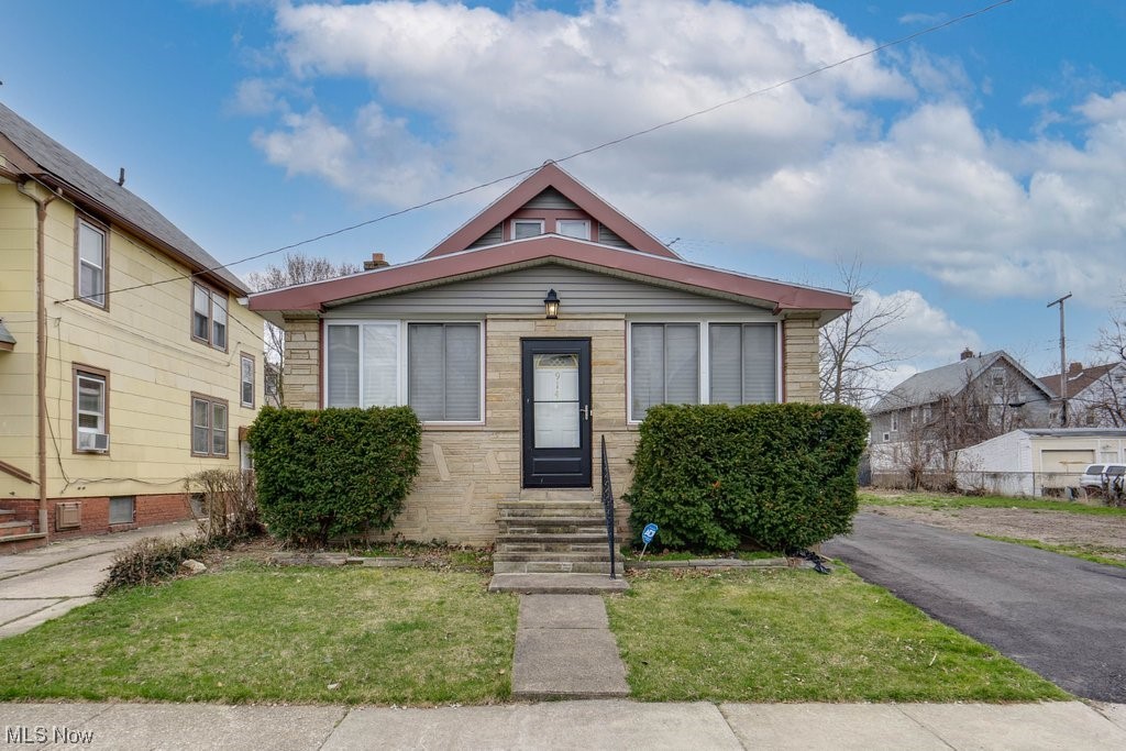 914 Alhambra Road Cleveland, OH 44110 - Photo 1 of 12
