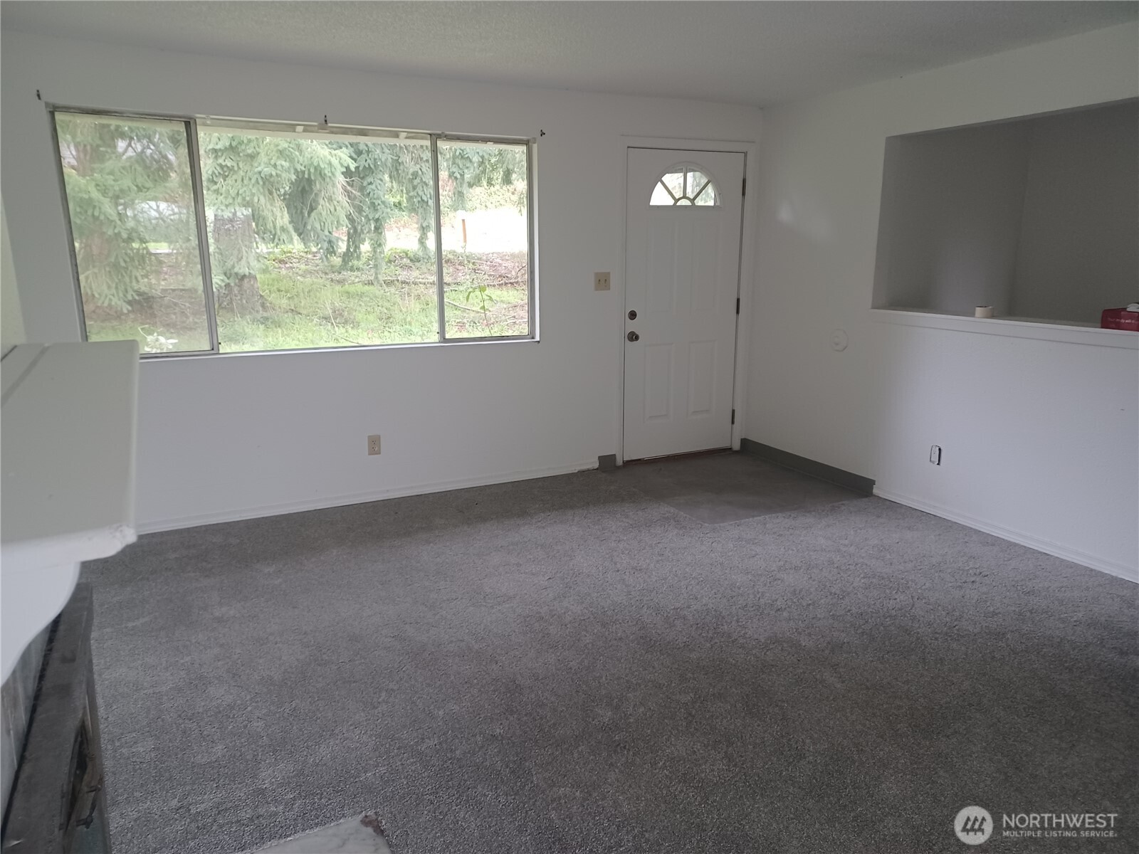714 Union Avenue Steilacoom, WA 98388 - Photo 4 of 16 an empty room with a window