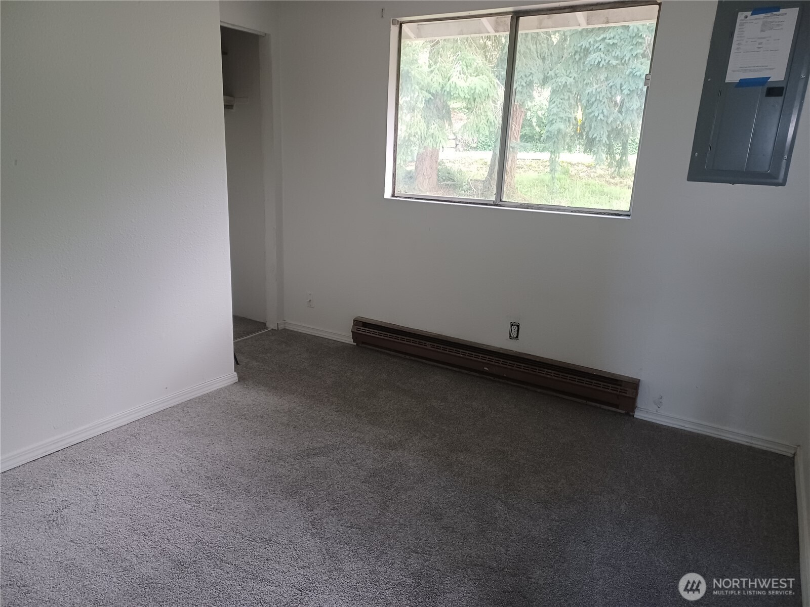 714 Union Avenue Steilacoom, WA 98388 - Photo 9 of 16 an empty room with a window