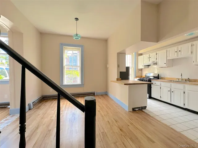 $2,250 | 240 Grand Street, Unit 5, Newburgh, NY 12550