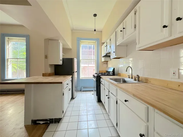 $2,250 | 240 Grand Street, Unit 5, Newburgh, NY 12550