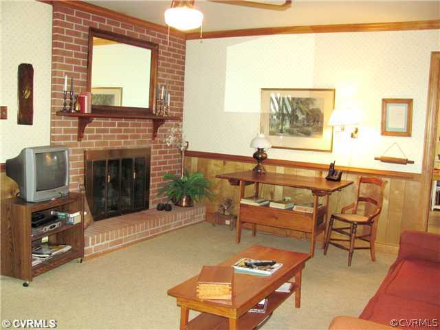 8218 Brookfield Road Richmond, VA 23227 - Photo 3 of 12 Den/Family/Great Room - Cozy Family Room has a Bri