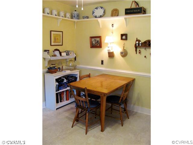 8218 Brookfield Road Richmond, VA 23227 - Photo 9 of 12 Breakfast Nook - The Kitchen eating area has crown