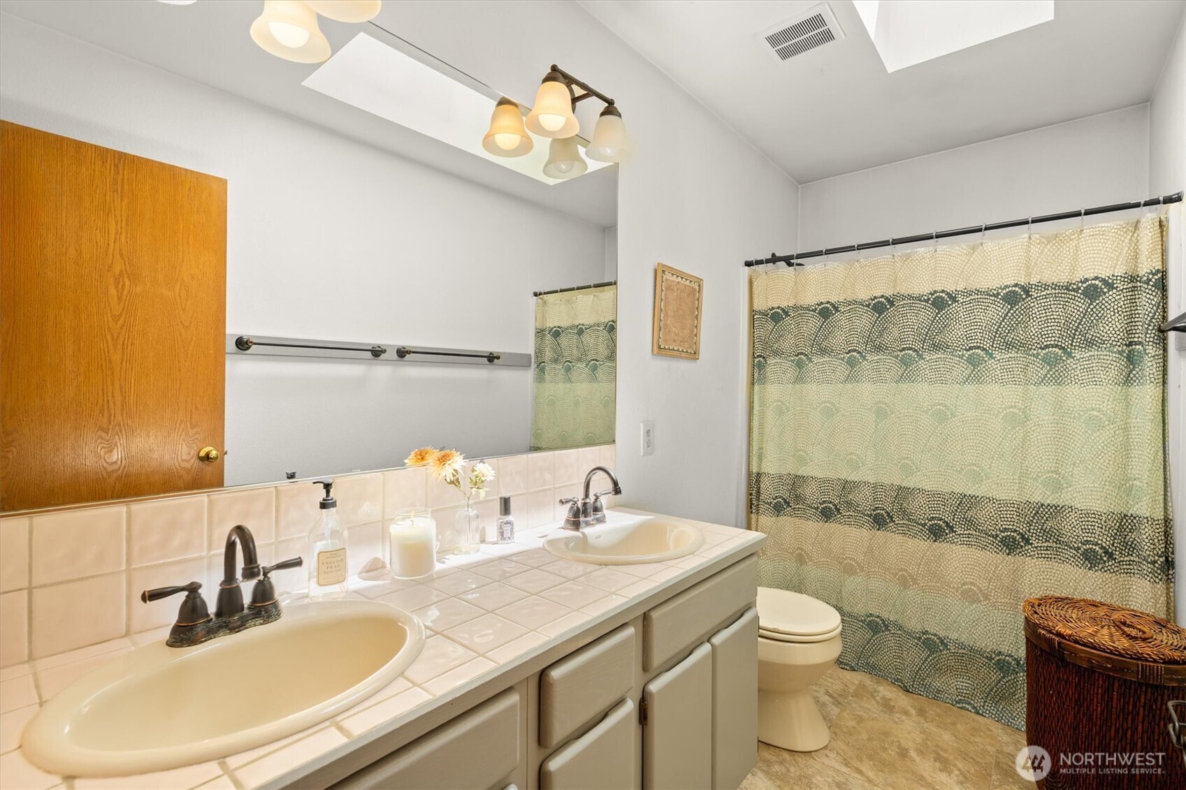 672 Walker Road Kelso, WA 98626 - Photo 11 of 40 a bathroom with a granite countertop sink and a mirror