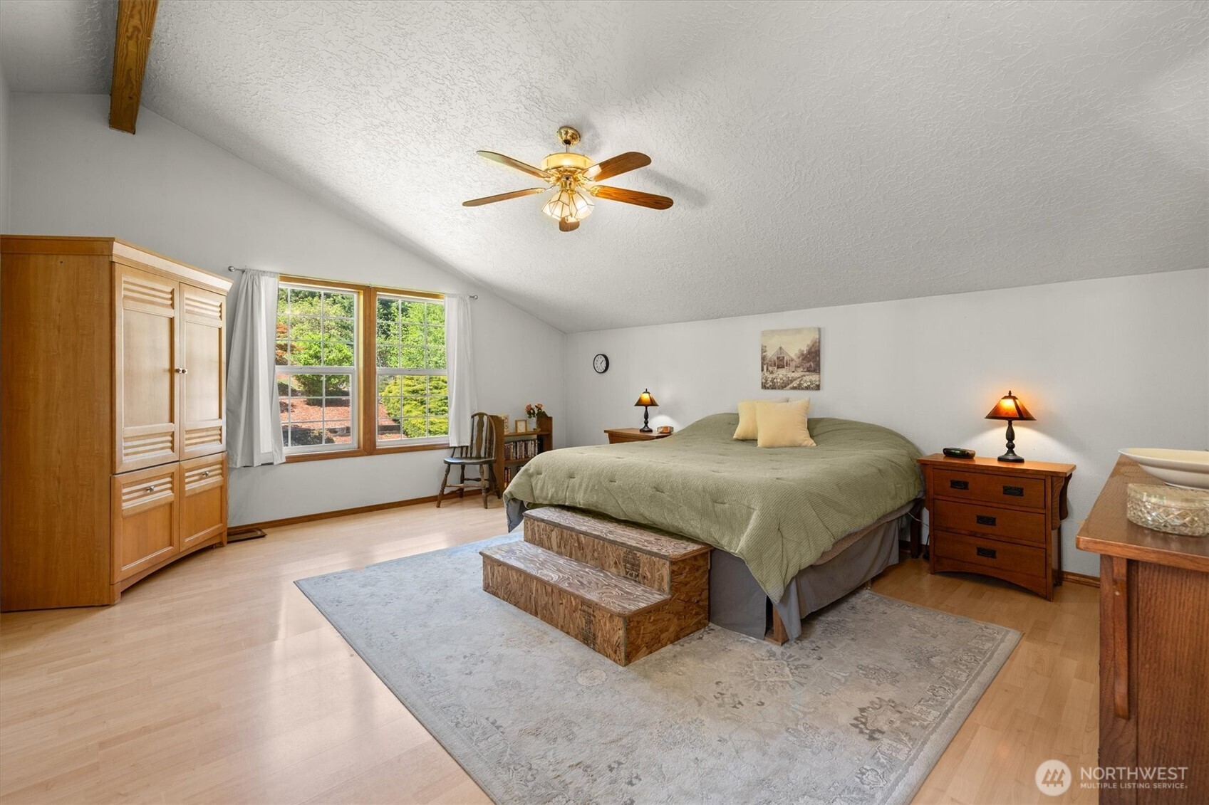 672 Walker Road Kelso, WA 98626 - Photo 14 of 40 a spacious bedroom with a bed and a chandelier
